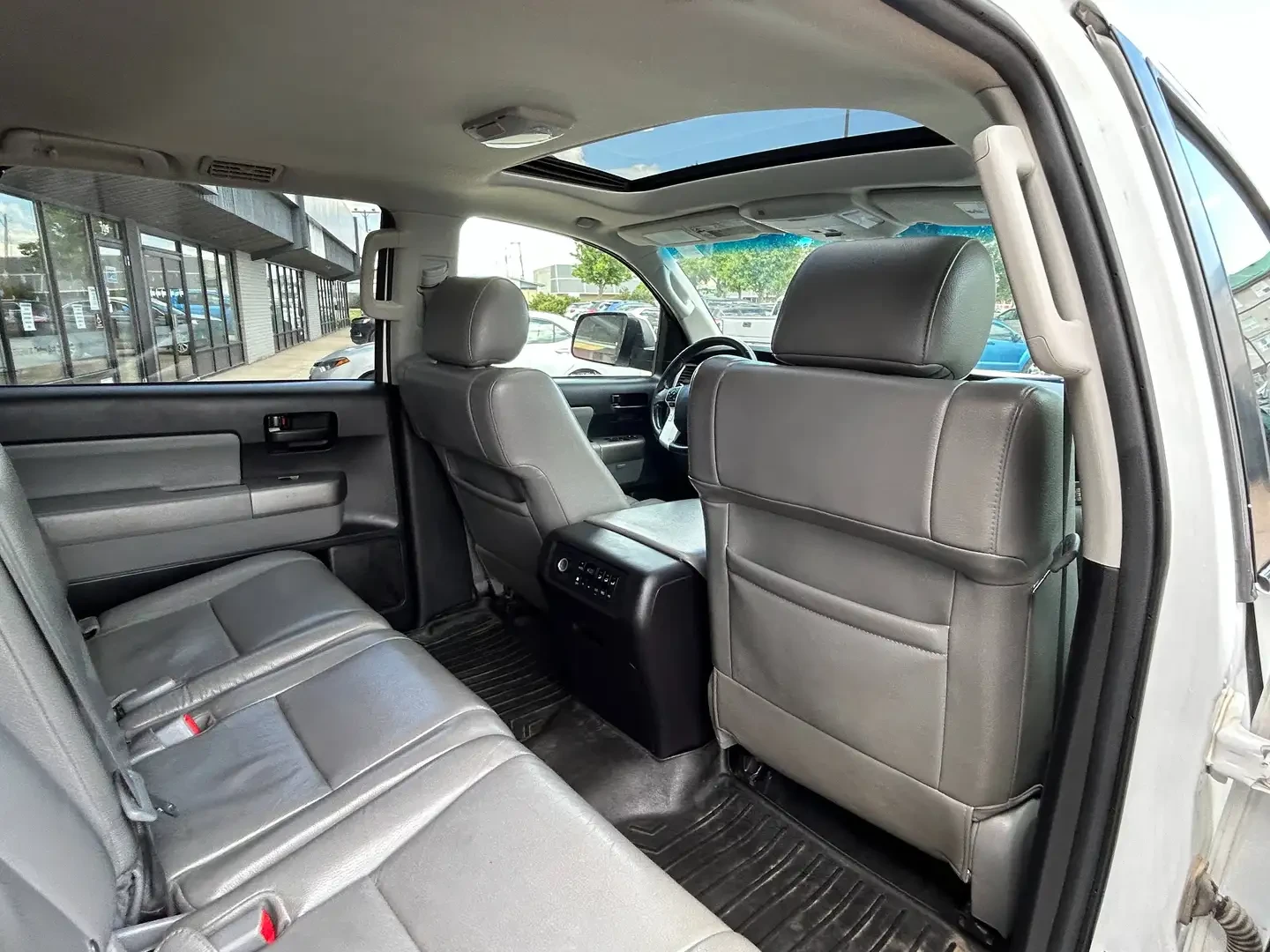 Toyota Sequoia 5.7* V8* ПОДГРЕВ* КАМЕРА* КЕЙЛЕС* , снимка 12 - Автомобили и джипове - 55057332