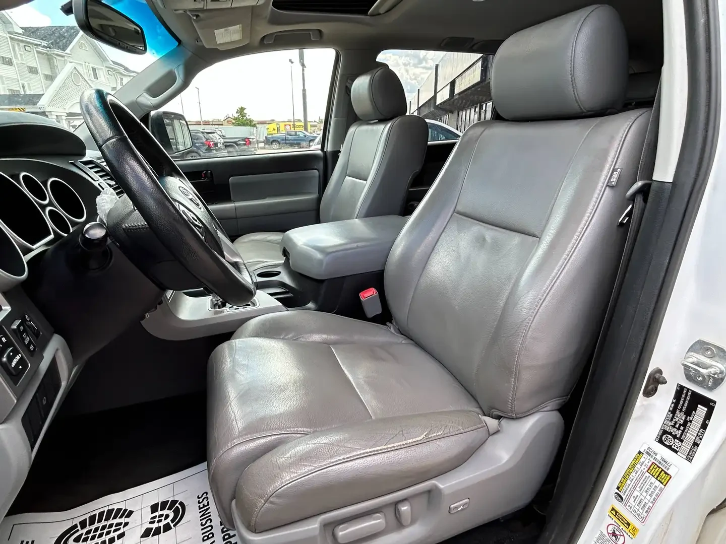 Toyota Sequoia 5.7* V8* ПОДГРЕВ* КАМЕРА* КЕЙЛЕС* , снимка 11 - Автомобили и джипове - 55057332