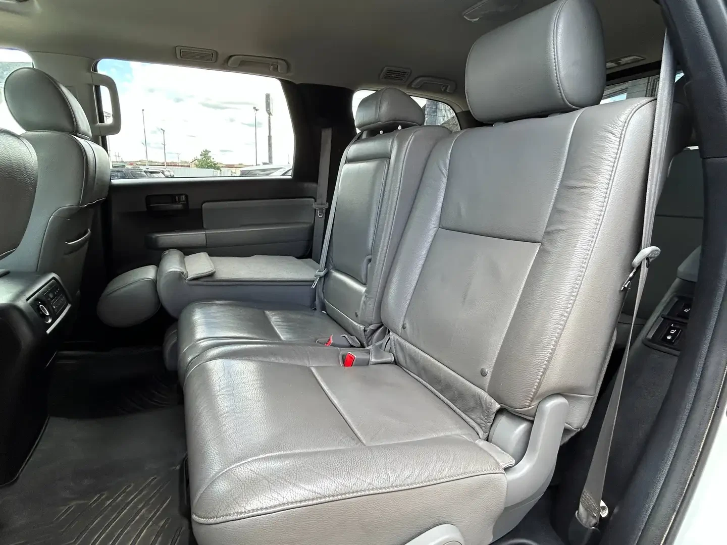 Toyota Sequoia 5.7* V8* ПОДГРЕВ* КАМЕРА* КЕЙЛЕС* , снимка 15 - Автомобили и джипове - 55057332