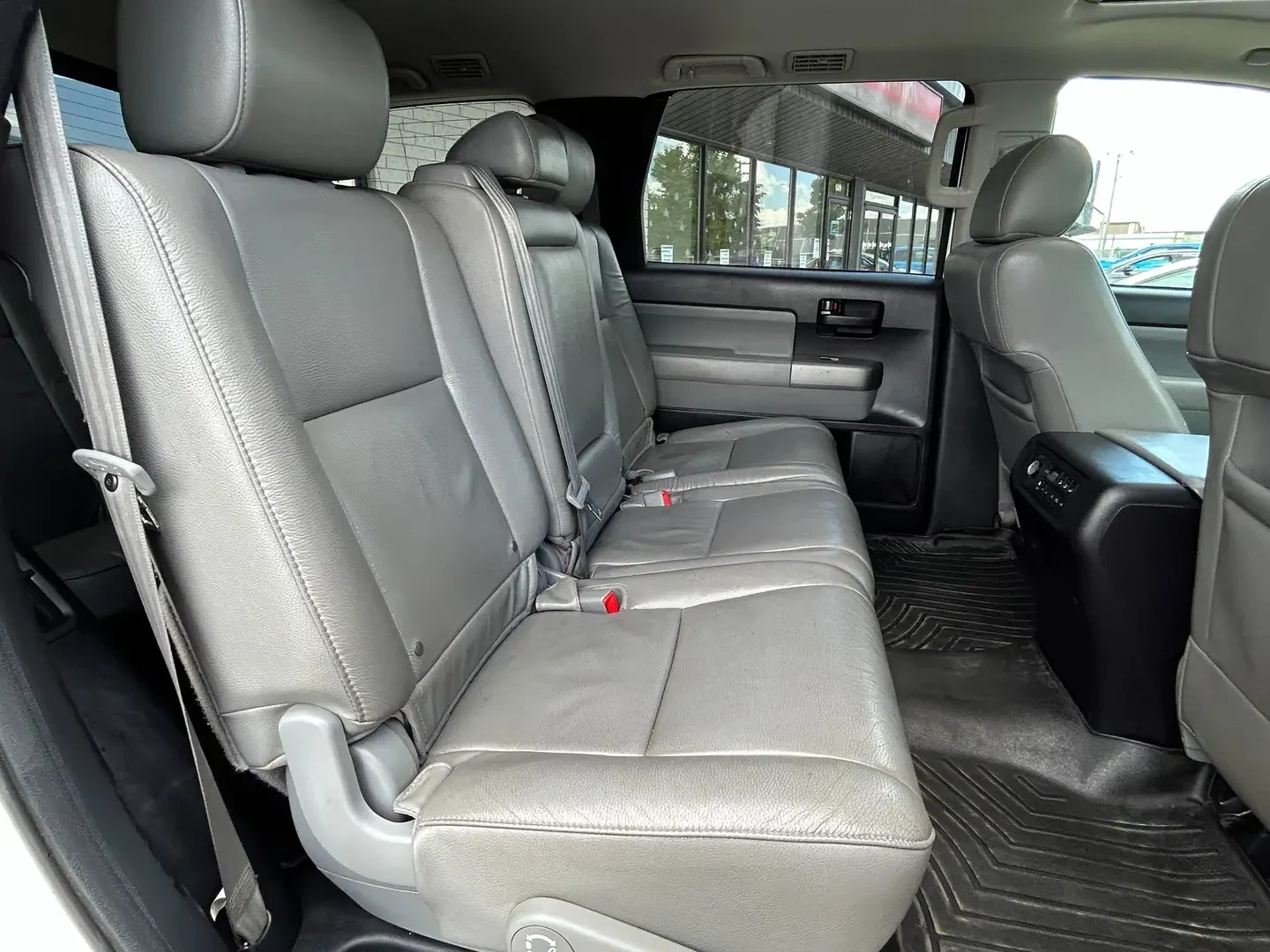 Toyota Sequoia 5.7* V8* ПОДГРЕВ* КАМЕРА* КЕЙЛЕС* , снимка 13 - Автомобили и джипове - 55057332