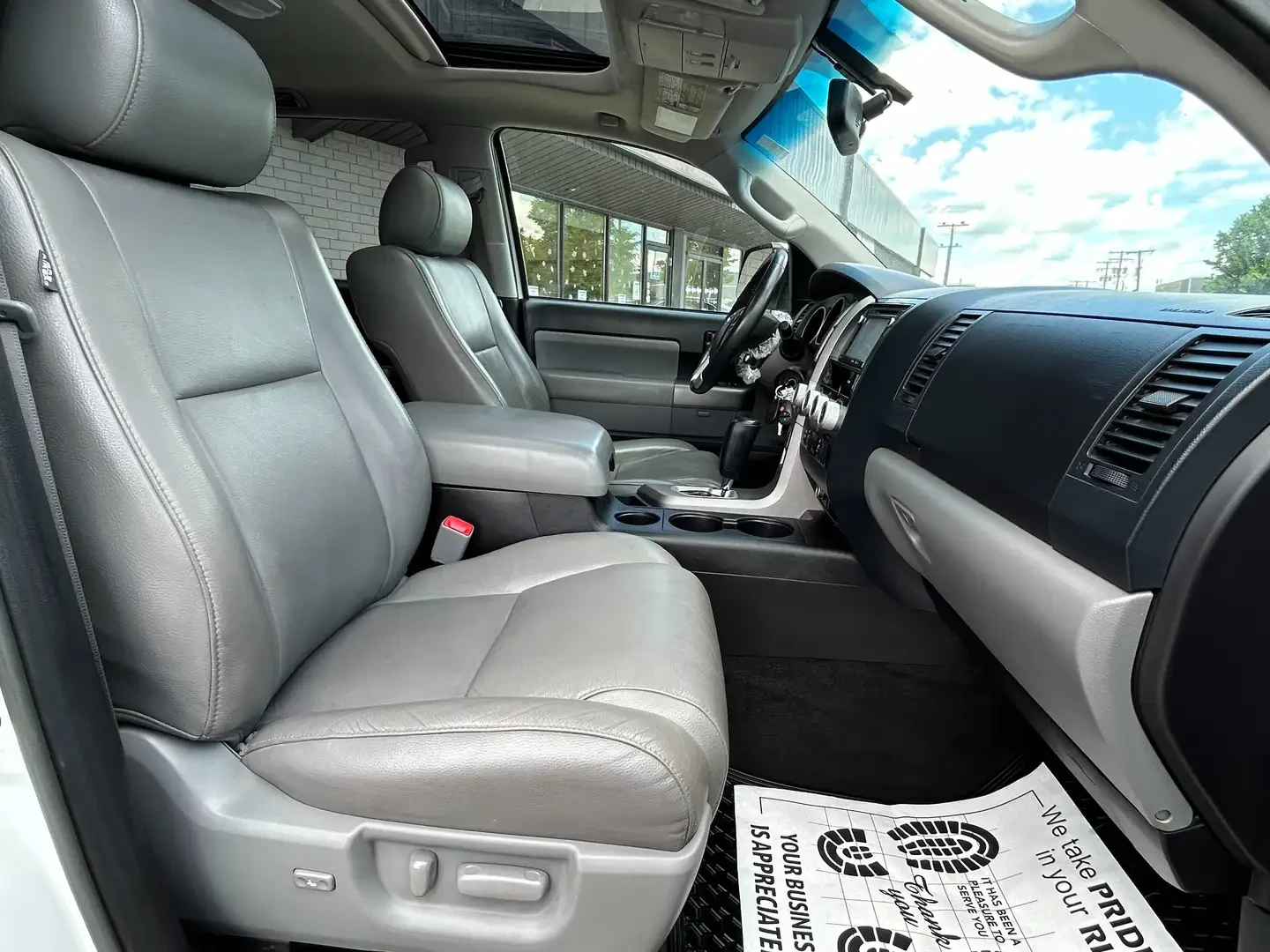 Toyota Sequoia 5.7* V8* ПОДГРЕВ* КАМЕРА* КЕЙЛЕС* , снимка 10 - Автомобили и джипове - 55057332