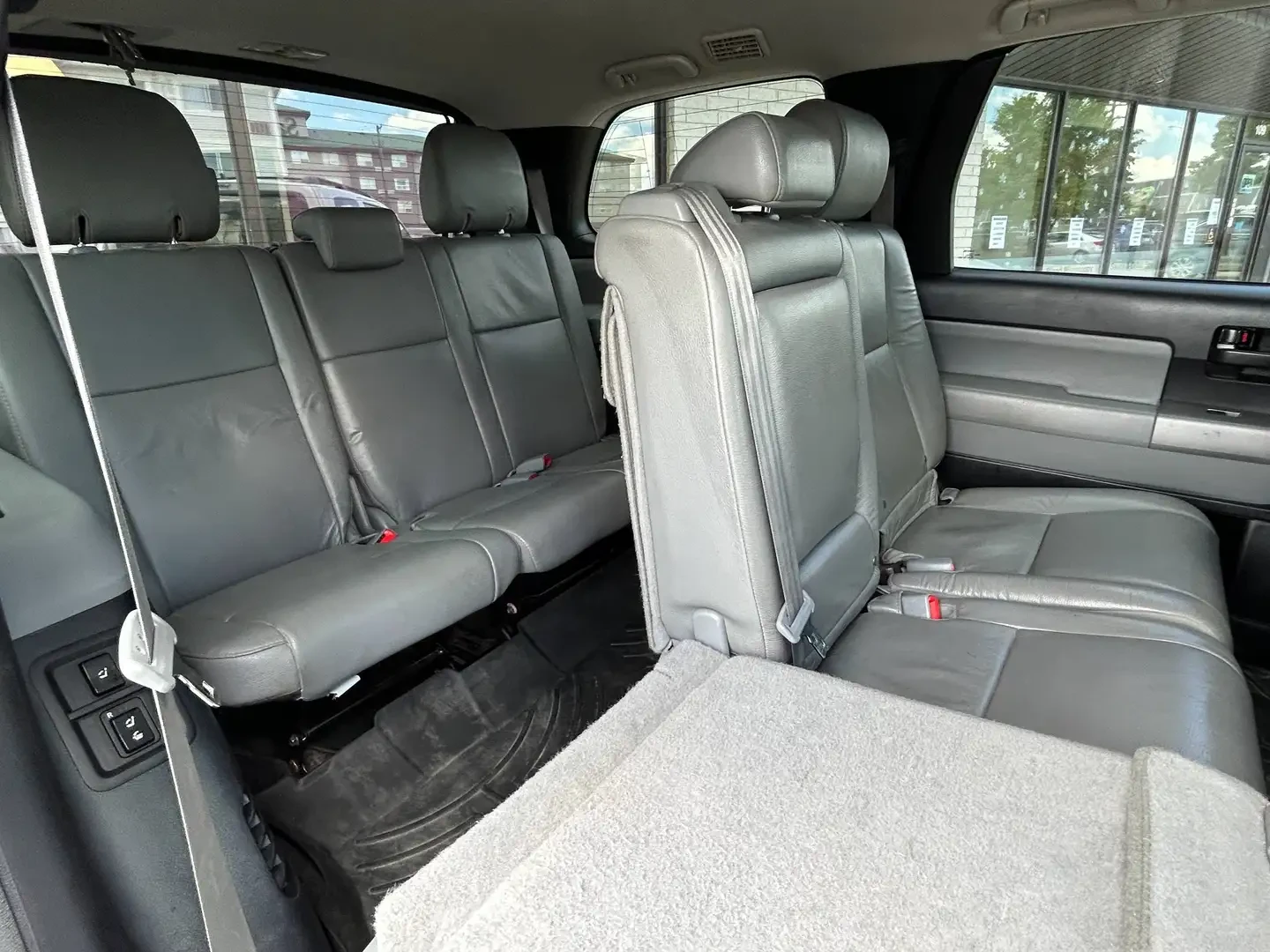 Toyota Sequoia 5.7* V8* ПОДГРЕВ* КАМЕРА* КЕЙЛЕС* , снимка 14 - Автомобили и джипове - 55057332