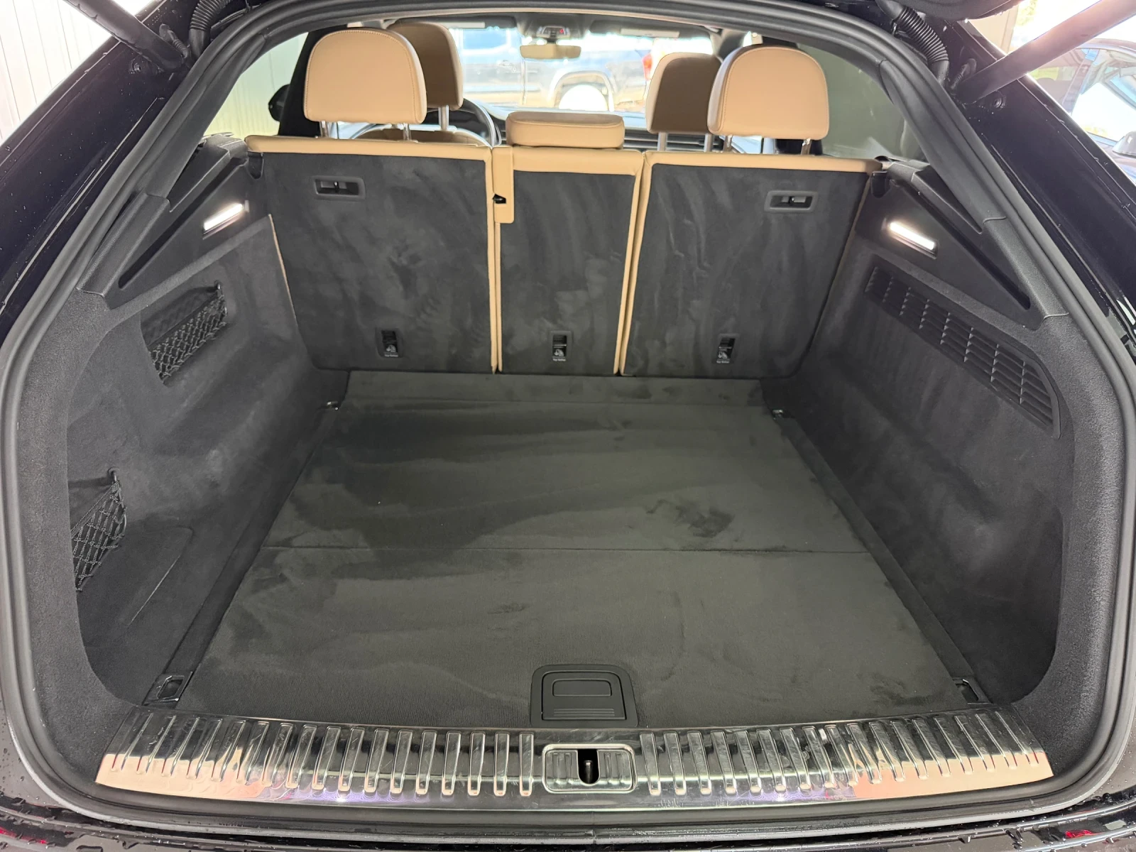 Audi Q8 Progressiv 55 TFSI quattro, снимка 17 - Автомобили и джипове - 56395679