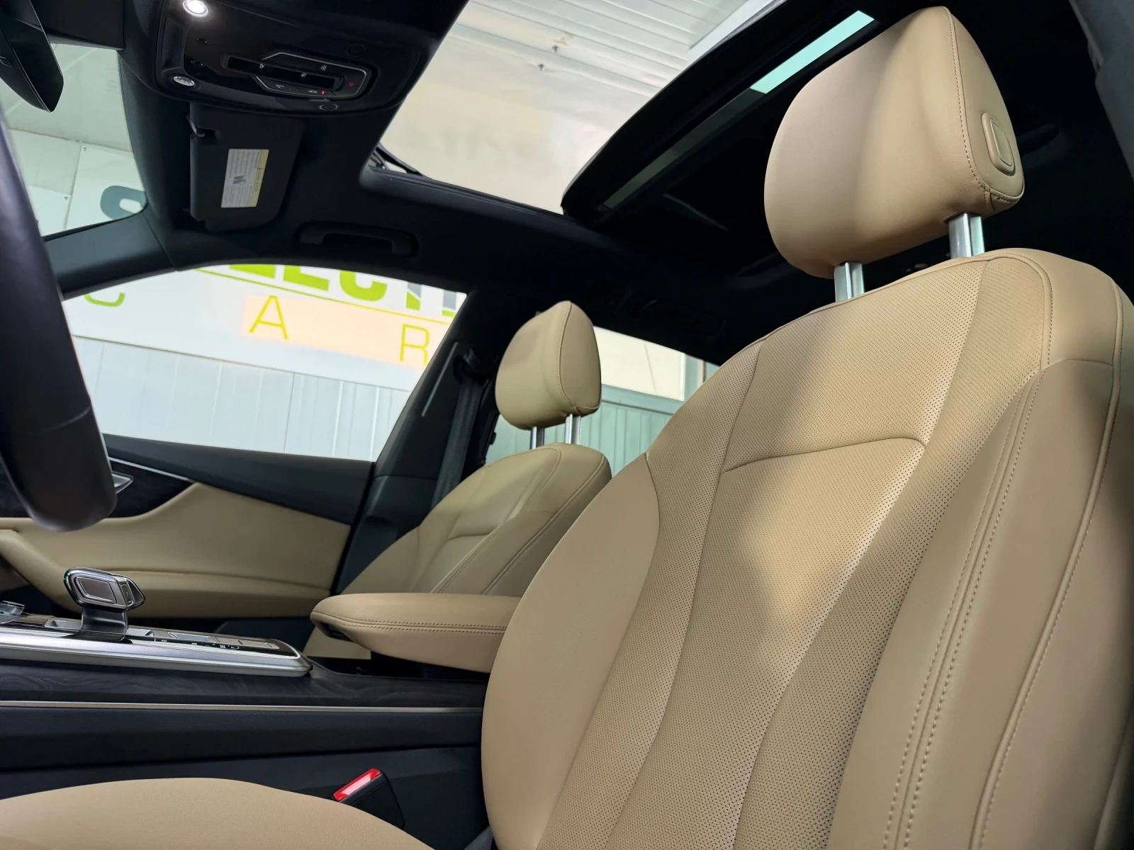 Audi Q8 Progressiv 55 TFSI quattro, снимка 10 - Автомобили и джипове - 56395679