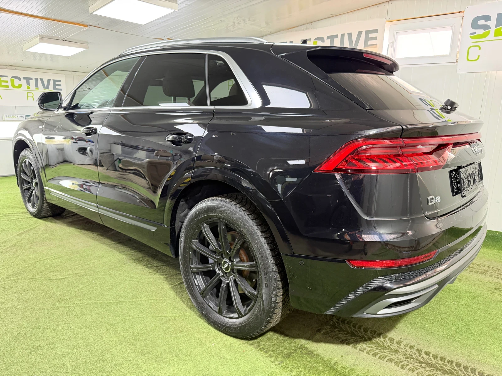 Audi Q8 Progressiv 55 TFSI quattro, снимка 3 - Автомобили и джипове - 56395679
