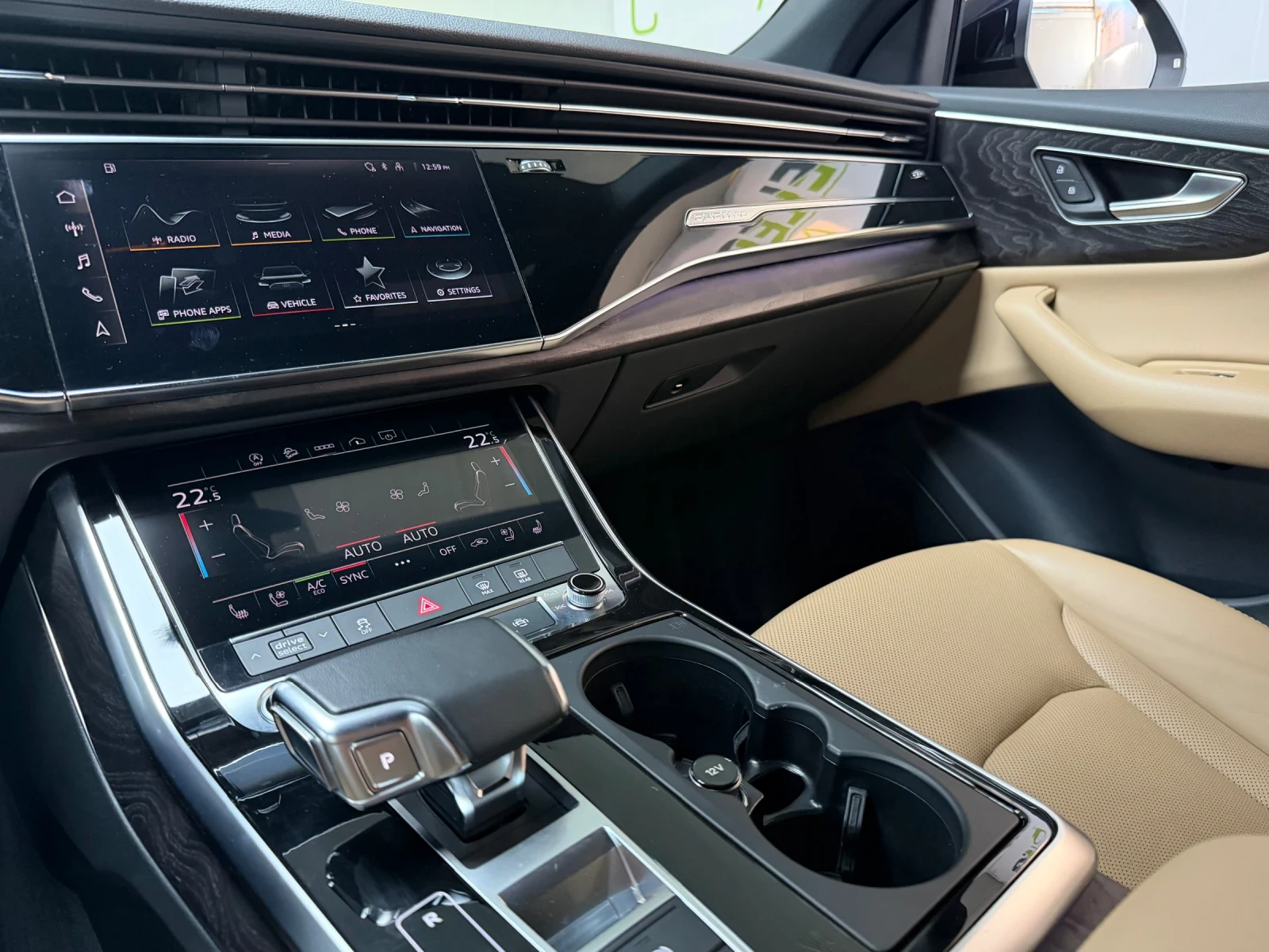 Audi Q8 Progressiv 55 TFSI quattro, снимка 11 - Автомобили и джипове - 56395679