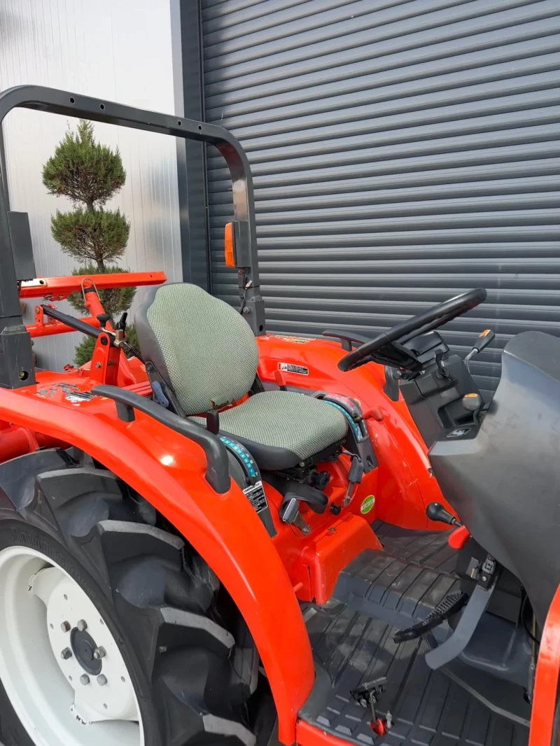 Трактор Kubota L300 КАТО НОВ, снимка 9 - Селскостопанска техника - 52405511
