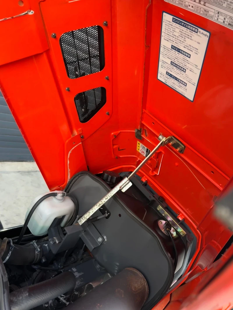 Трактор Kubota L300 КАТО НОВ, снимка 10 - Селскостопанска техника - 52405511