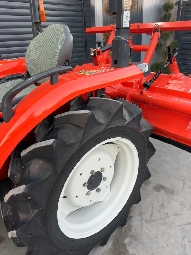 Трактор Kubota L300 КАТО НОВ, снимка 13 - Селскостопанска техника - 52405511