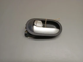 Дръжка вътрешна предна лява Мицубиши Колт 1.5д 