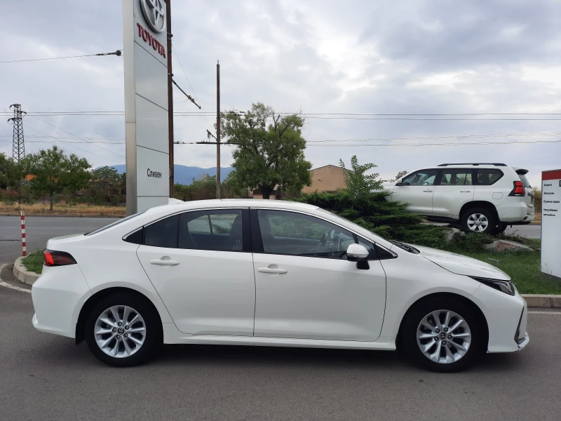 Toyota Corolla 1.5 Executive, снимка 3 - Автомобили и джипове - 47054453