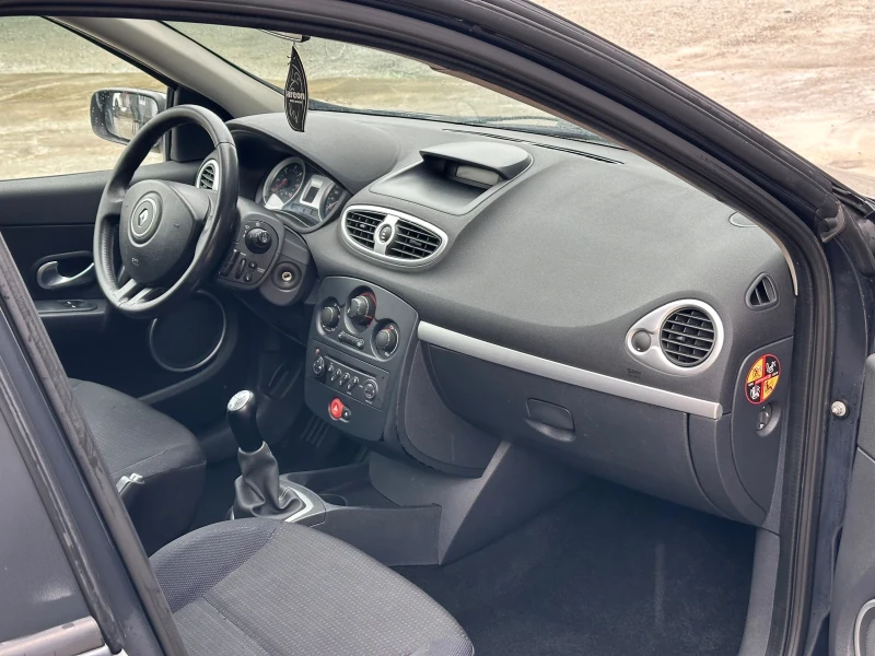 Renault Clio 1.5 DCI, снимка 11 - Автомобили и джипове - 47967565