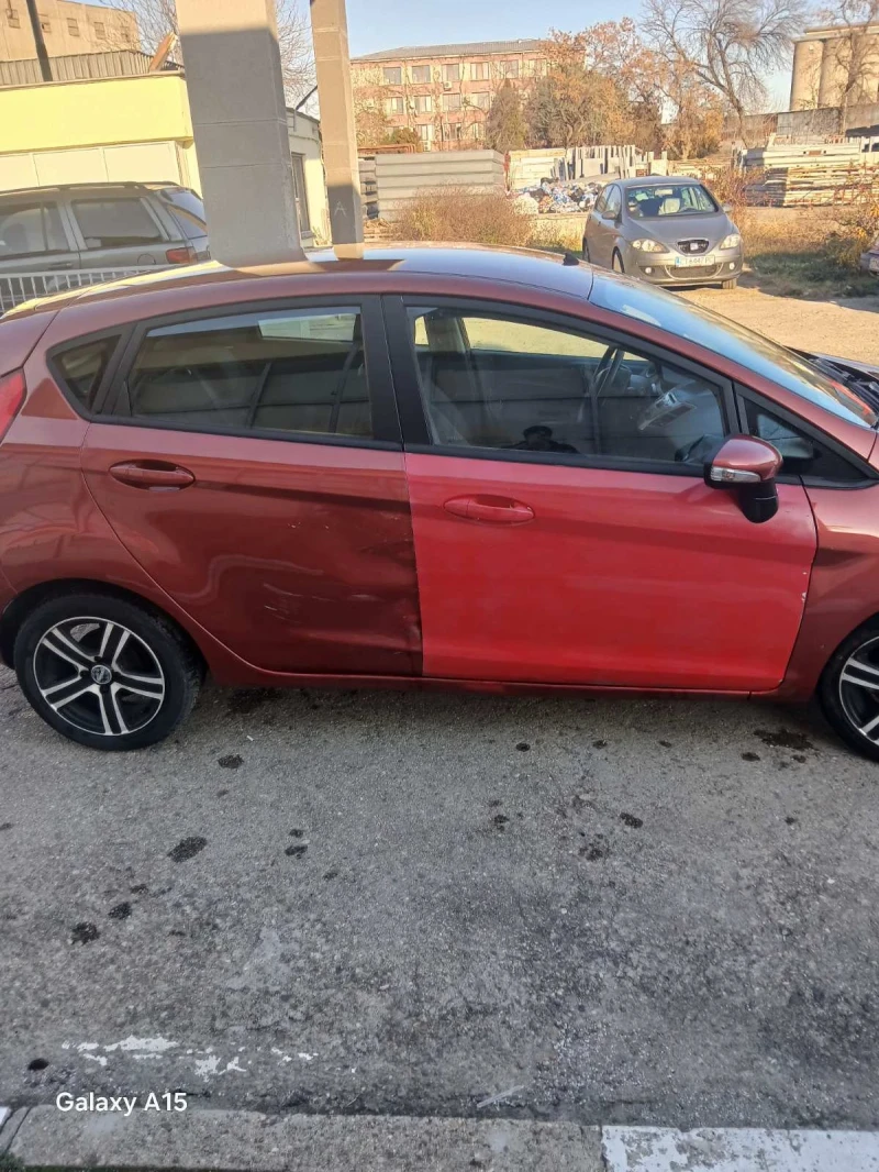 Ford Fiesta 1.4, снимка 10 - Автомобили и джипове - 48417259