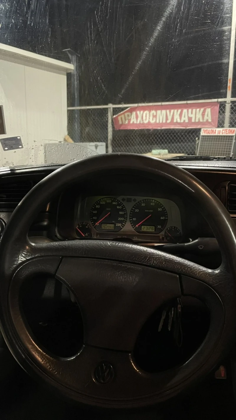 VW Vento, снимка 9 - Автомобили и джипове - 48634797