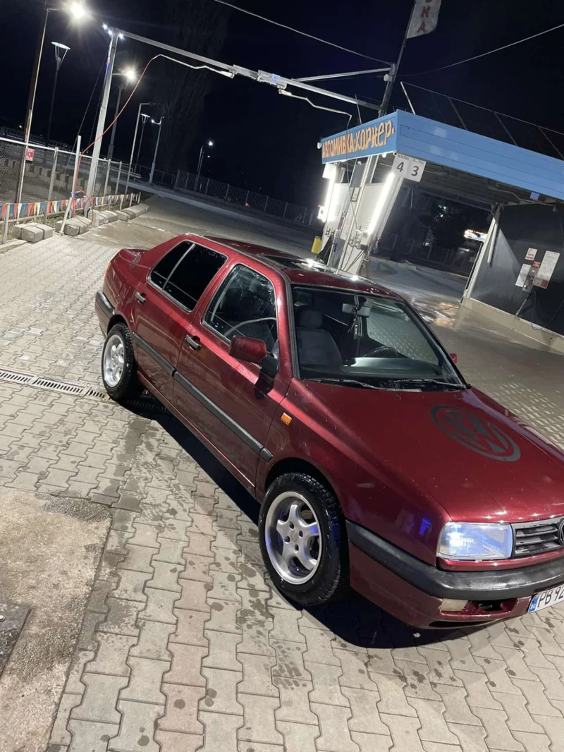 VW Vento, снимка 3 - Автомобили и джипове - 48634797