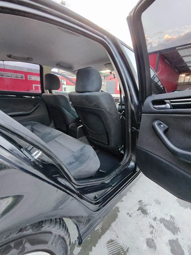 BMW 320 Facelift , снимка 16 - Автомобили и джипове - 55468323