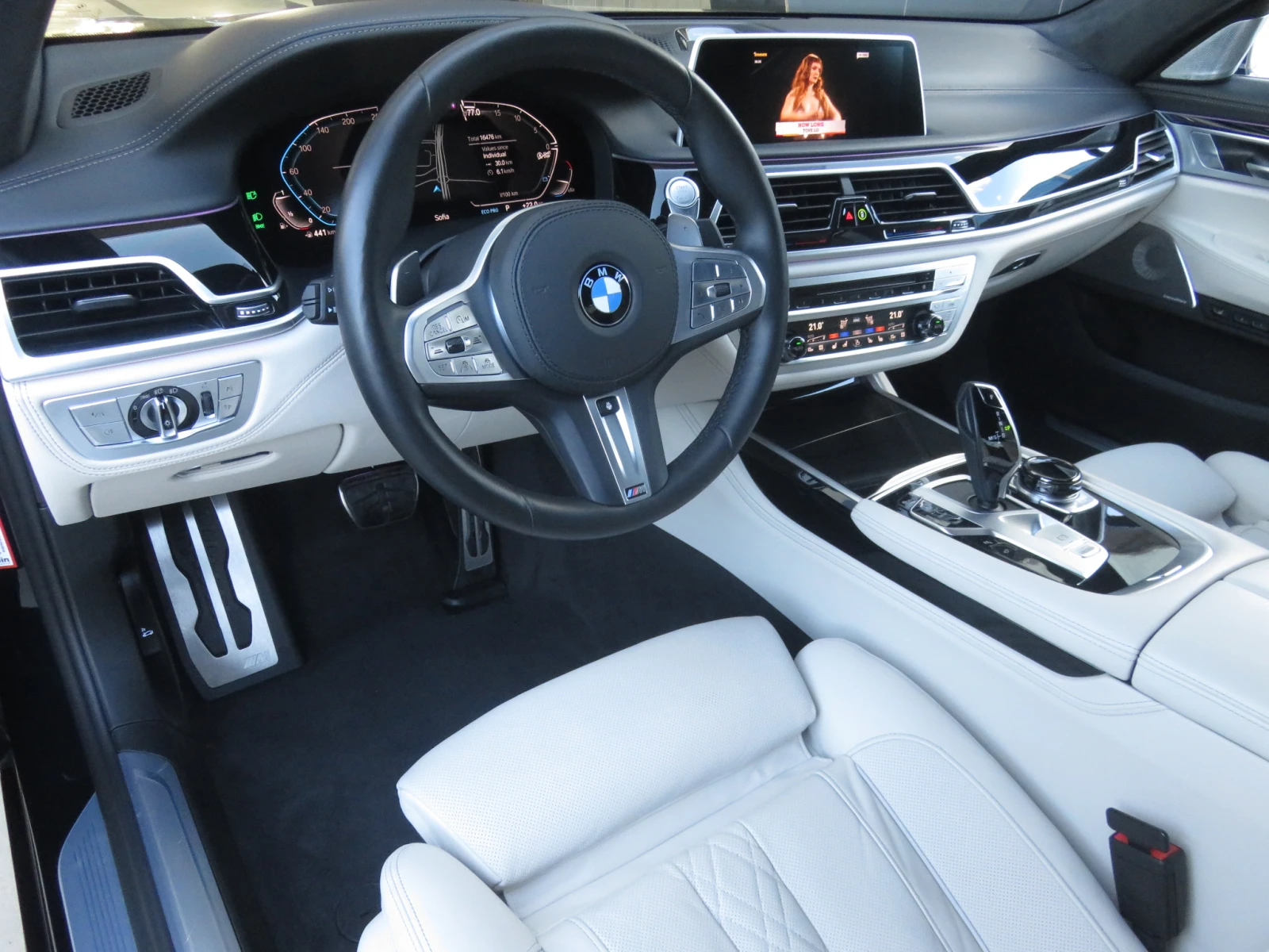 BMW 750 Li xDrive, M-Paket, 3xTV, B&W, 4xOбдухване, FULL - изображение 10