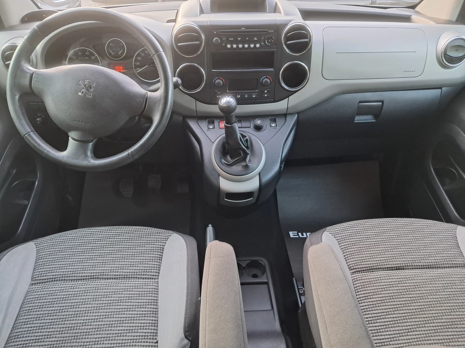 Peugeot Partner 1.6 hdi-132000км.СЕРВИЗНА ИСТОРИЯ - изображение 8