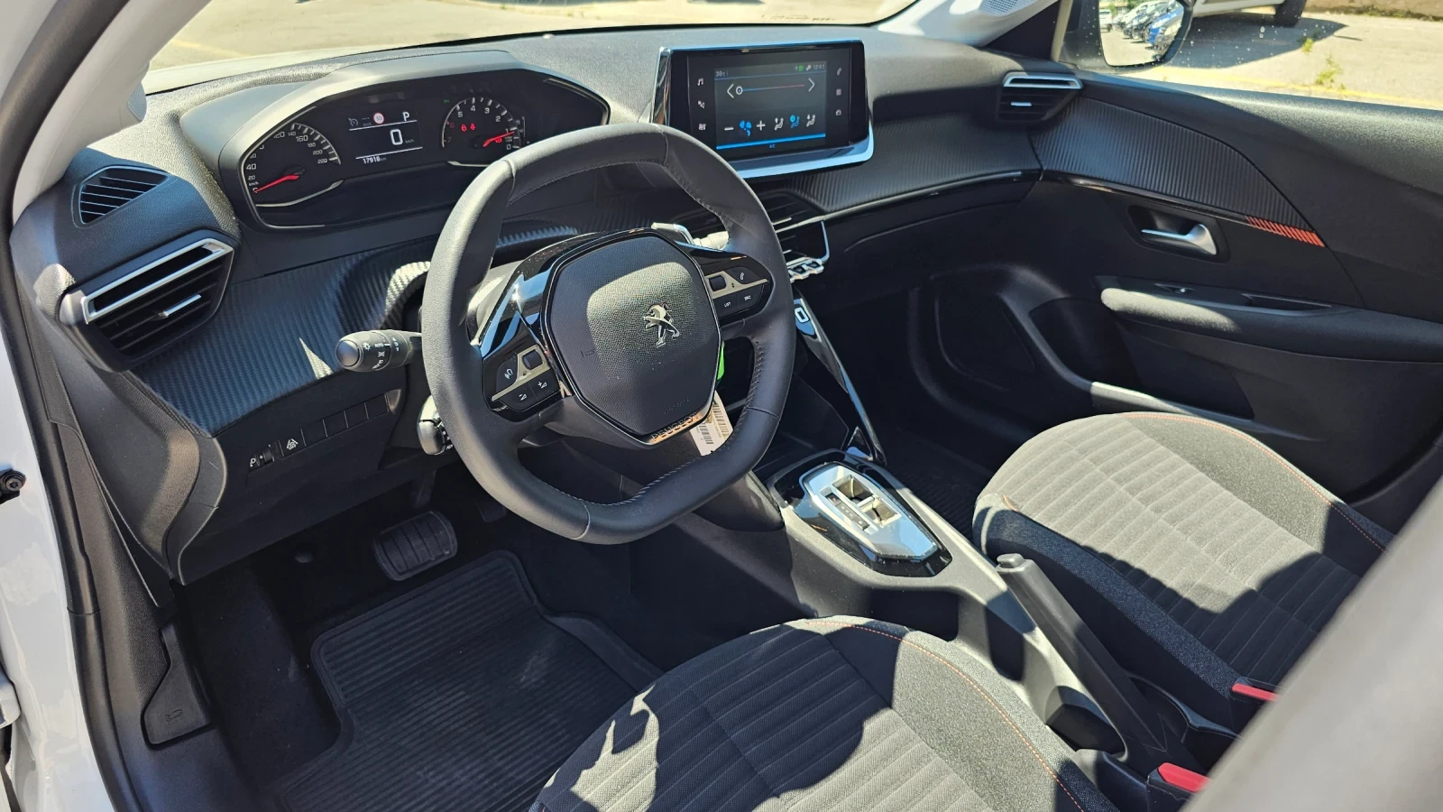 Peugeot 208 1.2 turbo avtomatic - изображение 8