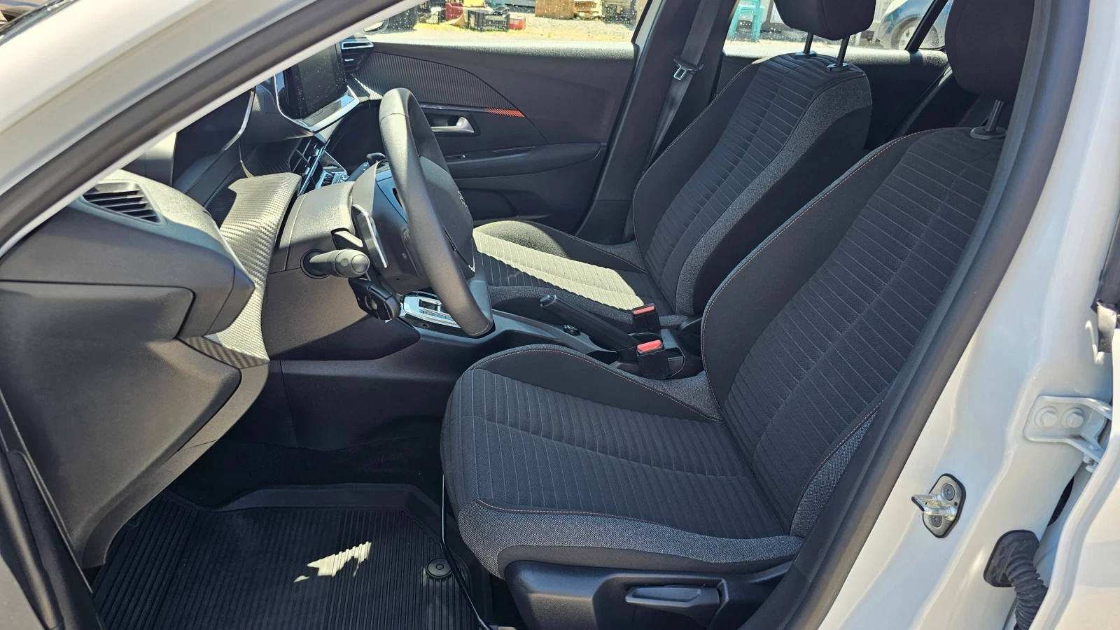 Peugeot 208 1.2 turbo avtomatic - изображение 7