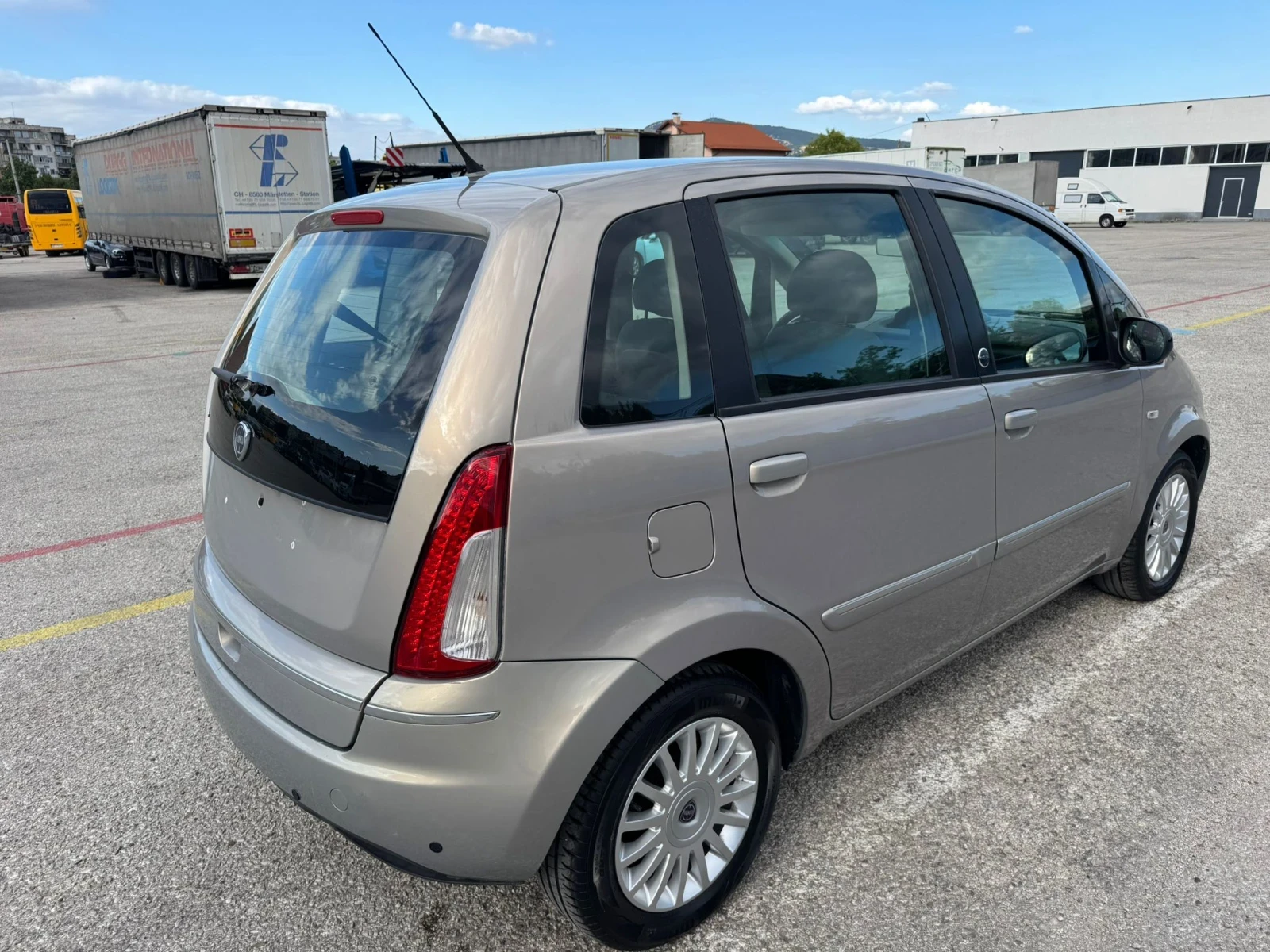 Lancia Ypsilon 1, 4 Ecochic GPL - изображение 7