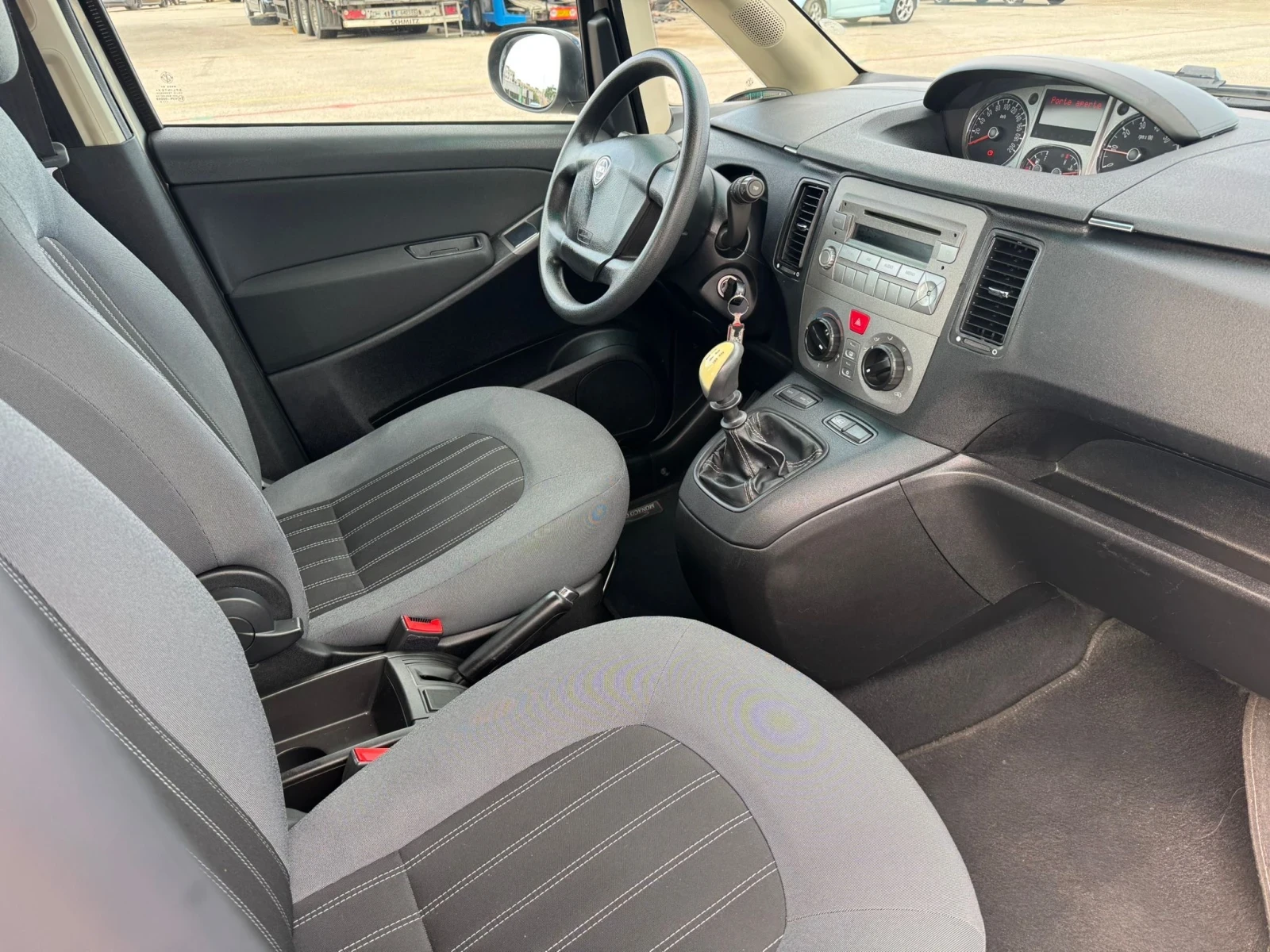 Lancia Ypsilon 1, 4 Ecochic GPL - изображение 8