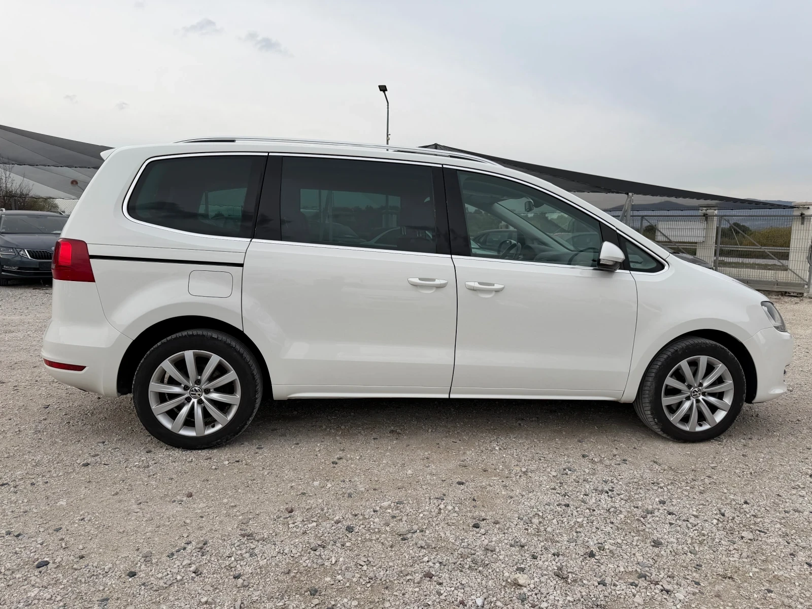 VW Sharan 2.0/140кс EVRO5b Автоматик Кожа Нави - изображение 8