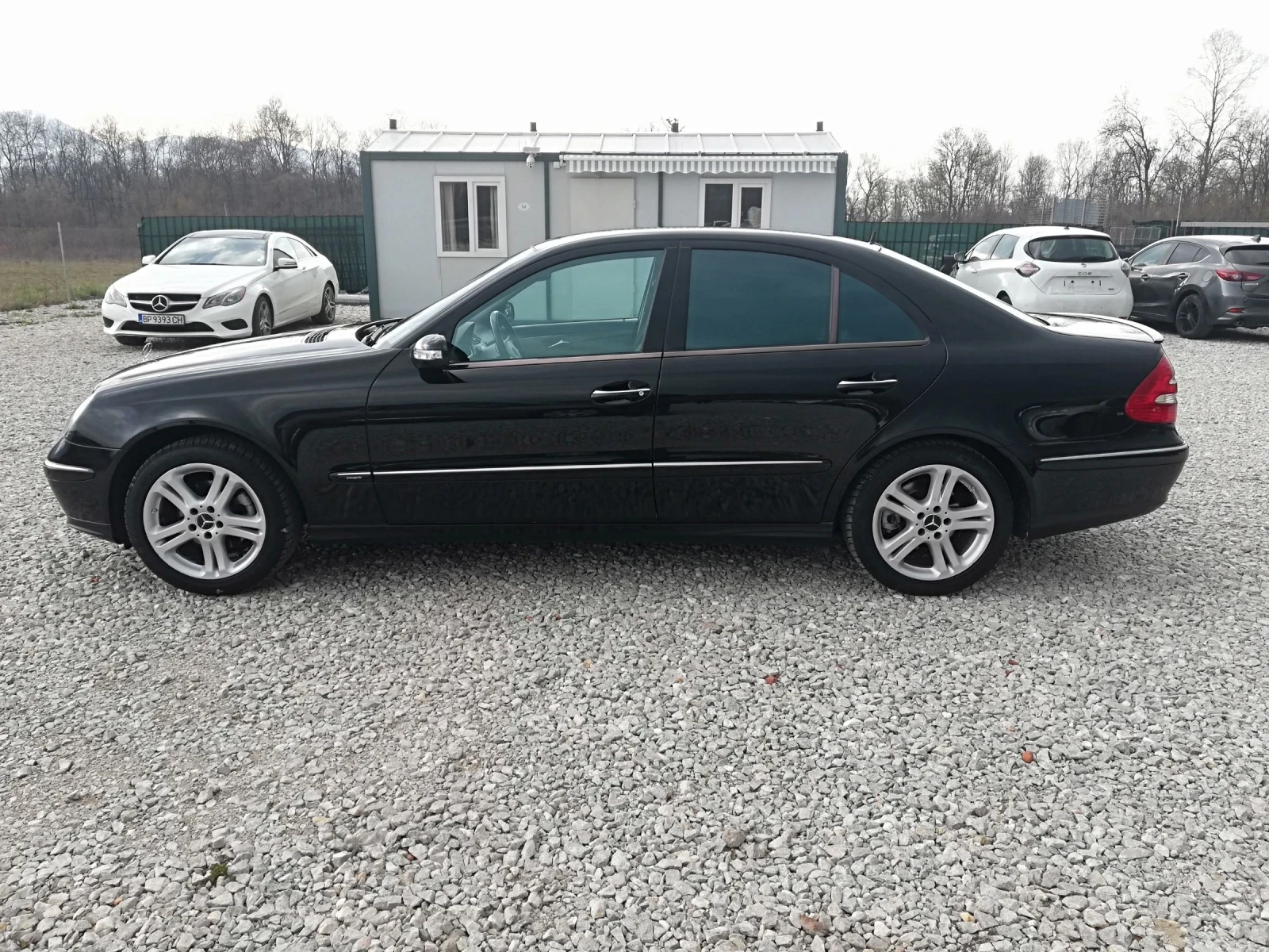 Mercedes-Benz E 220 2.2D NAVI AVT AVANGARD, снимка 3 - Автомобили и джипове - 53963290