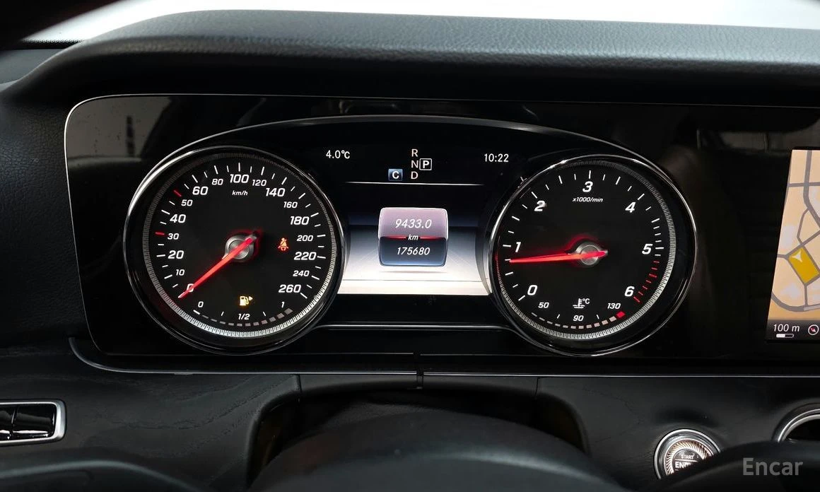 Mercedes-Benz E 220, снимка 8 - Автомобили и джипове - 53972800