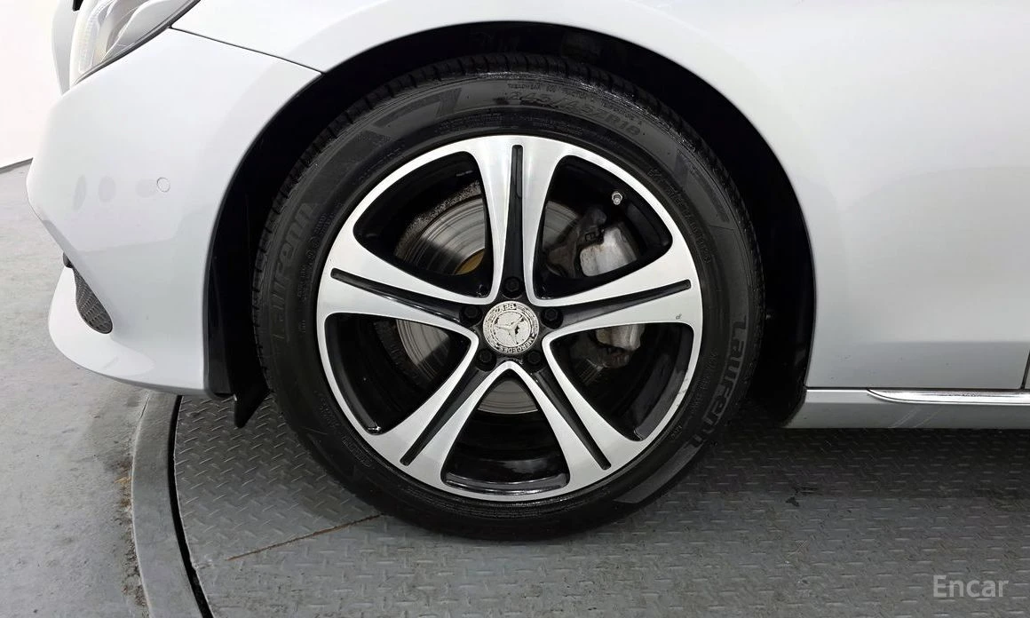 Mercedes-Benz E 220, снимка 5 - Автомобили и джипове - 53972800