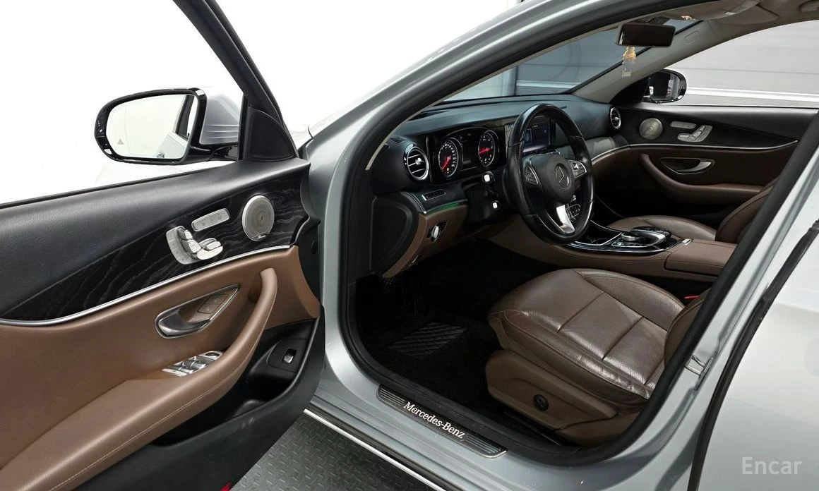 Mercedes-Benz E 220, снимка 10 - Автомобили и джипове - 53972800