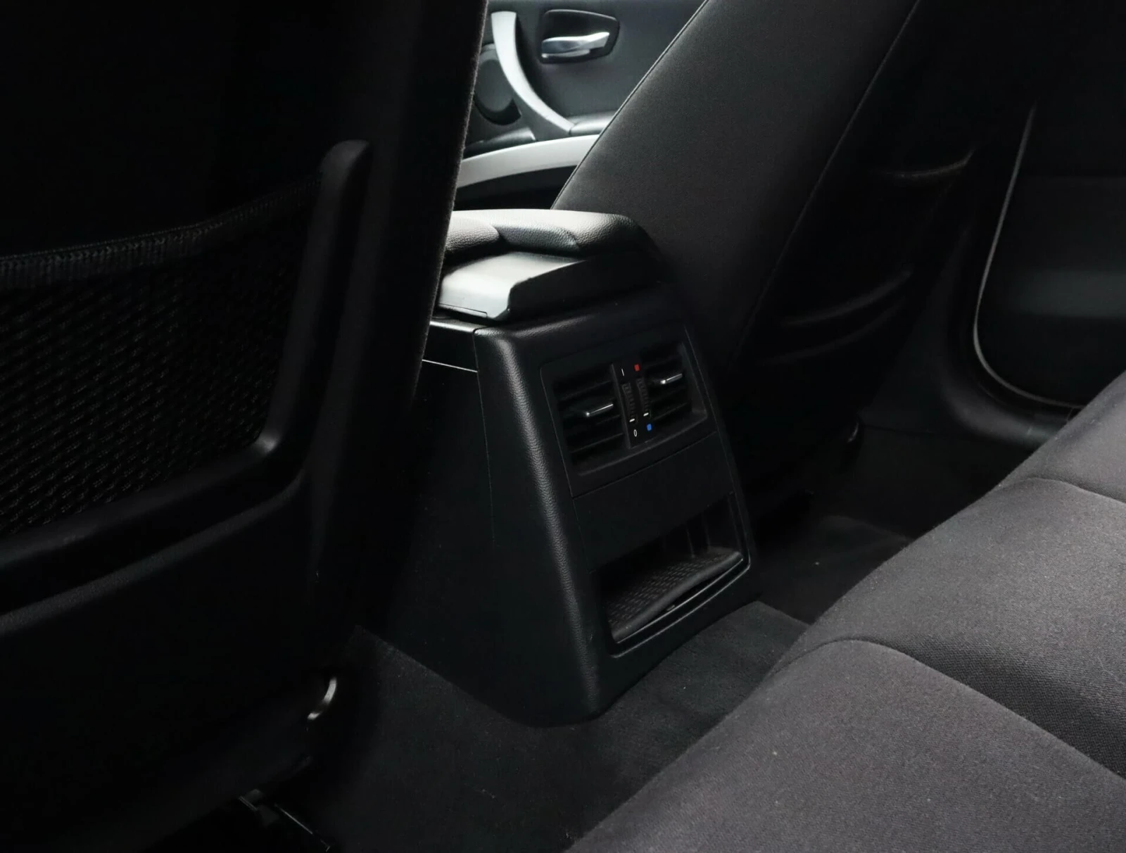 BMW 318 D/Cruise Control/PDC/USB/Navigation Professional, снимка 14 - Автомобили и джипове - 54309785