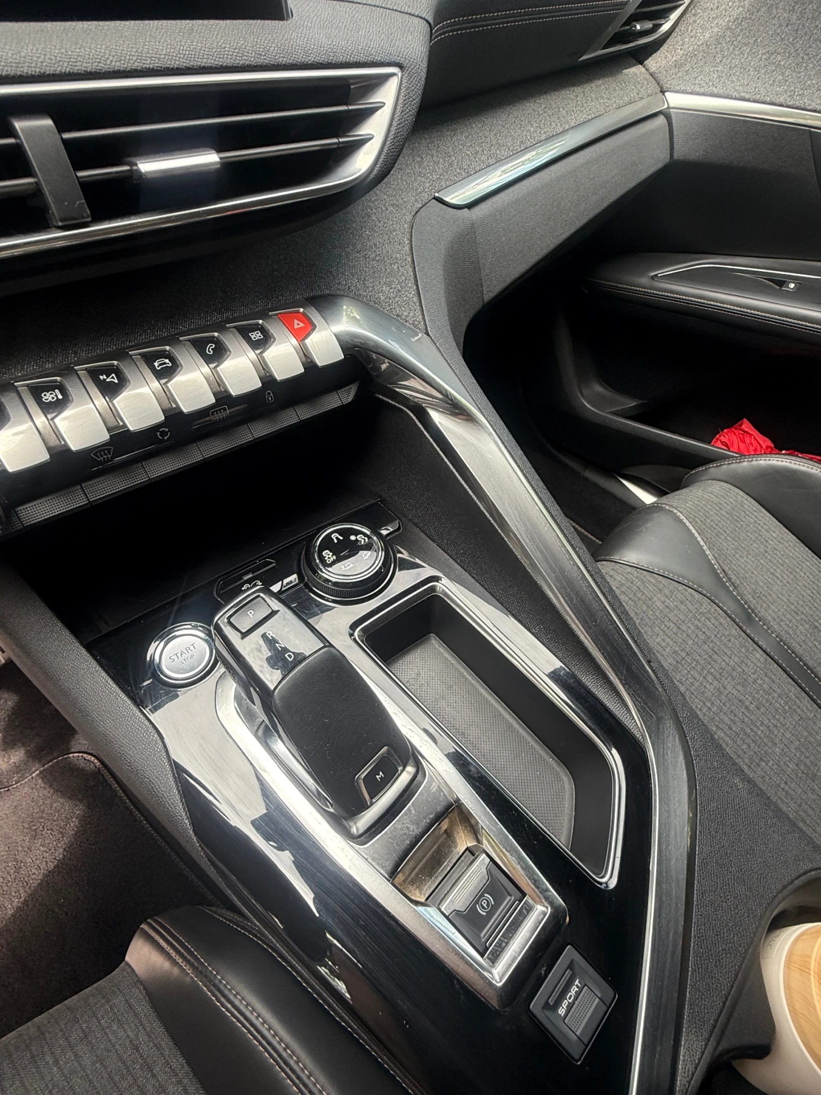 Peugeot 3008 1.6 Blue HDI GT Line, снимка 12 - Автомобили и джипове - 54801543