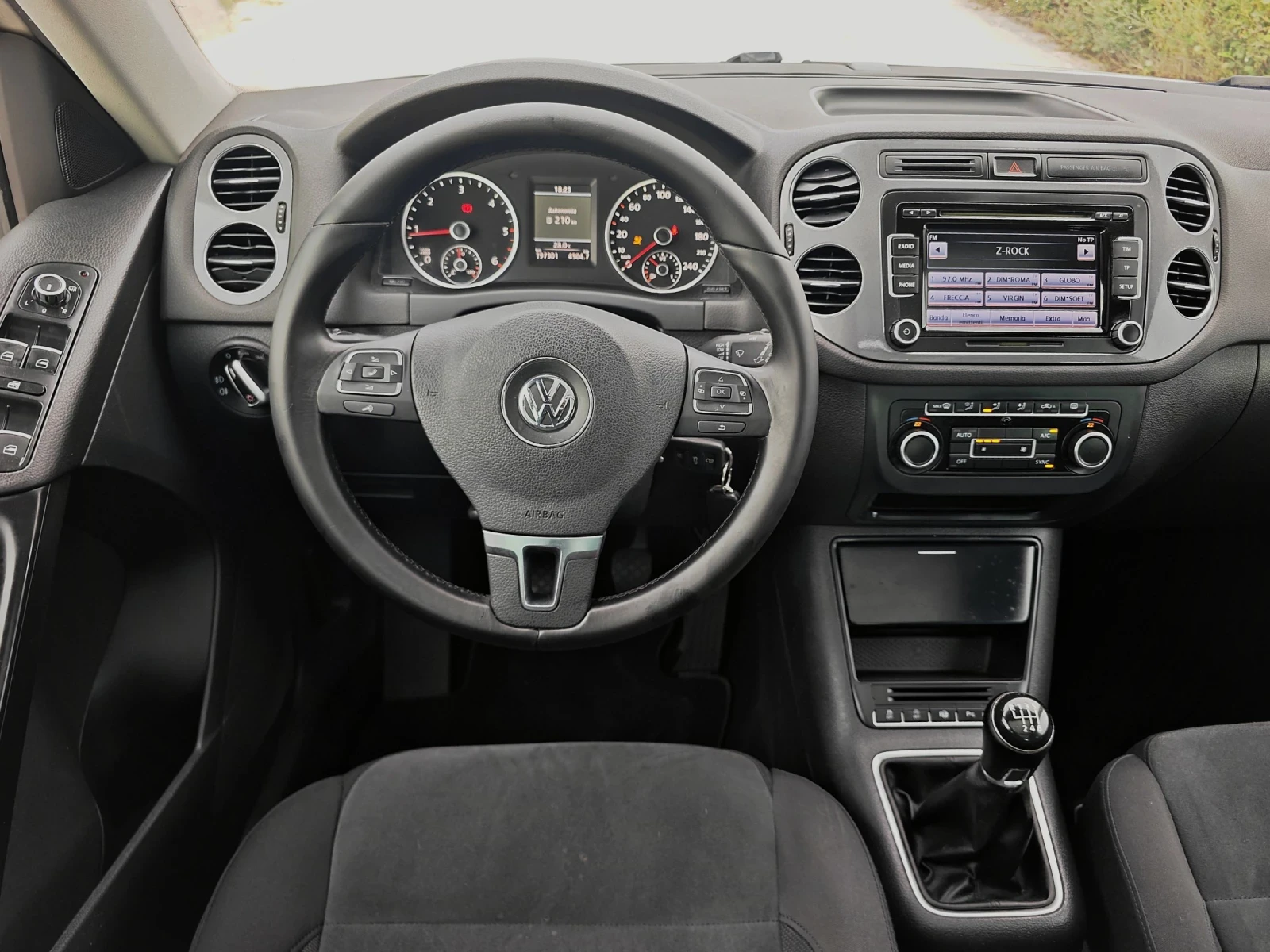 VW Touran * FACE* NAVI* PANORAMA* FULL* , снимка 11 - Автомобили и джипове - 55137725