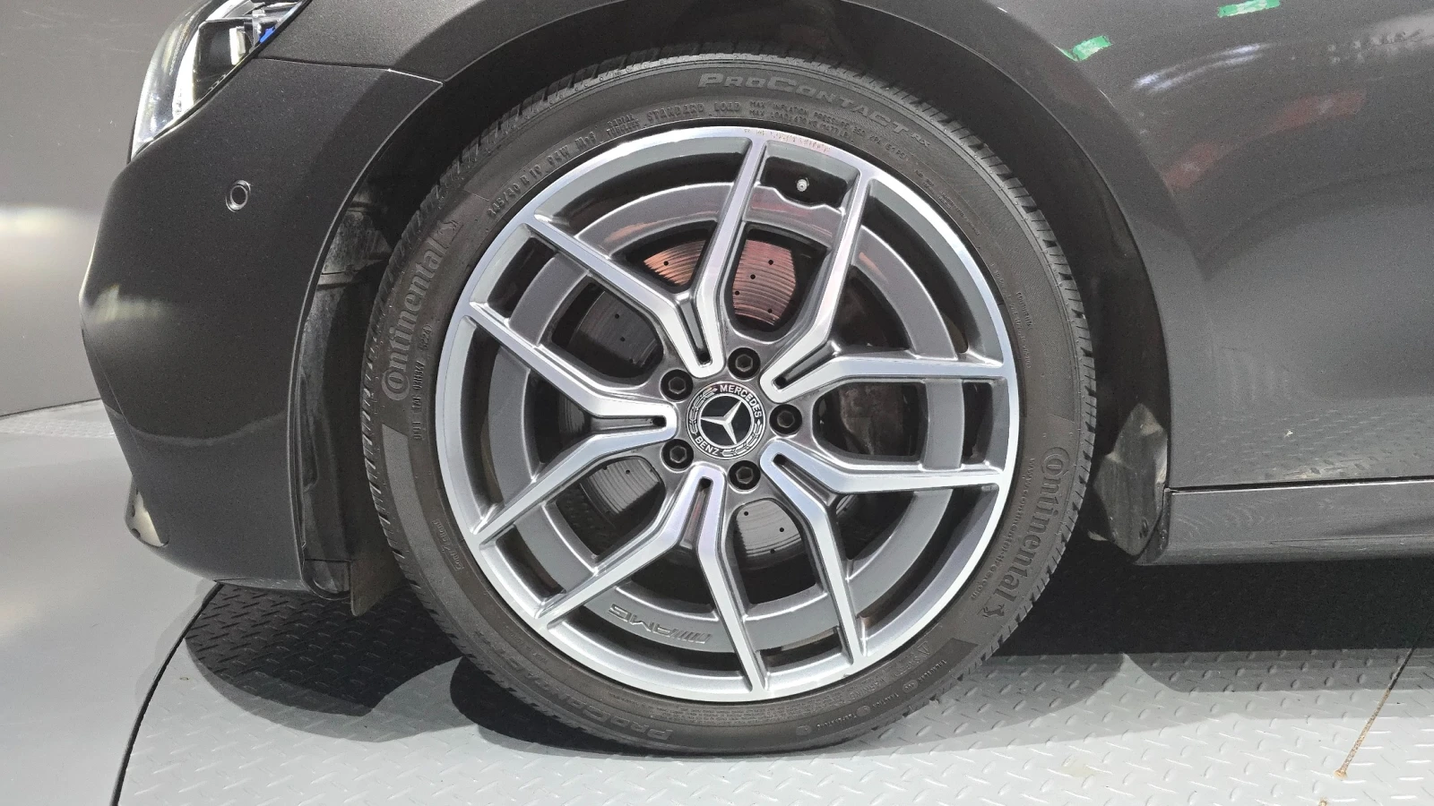 Mercedes-Benz E 220 AMG LINE* 4MATIC, снимка 5 - Автомобили и джипове - 55952800