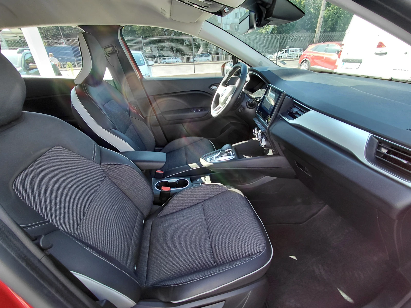 Renault Captur techno E-Tech full hybrid 145, снимка 13 - Автомобили и джипове - 56130115