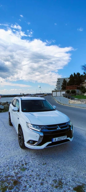 Mitsubishi Outlander 2.0 PHEV | Auto.bg — изображение 2