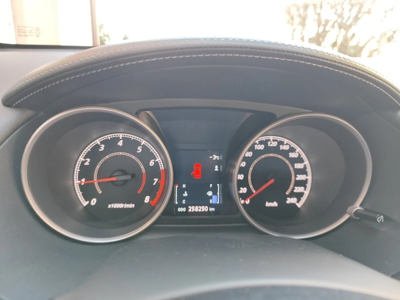 Mitsubishi Outlander 2.0 Intro Edition, снимка 10 - Автомобили и джипове - 49232312