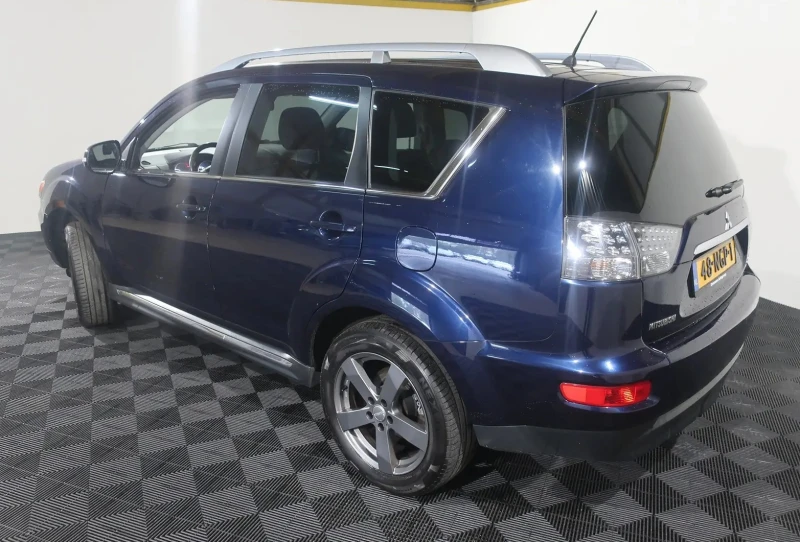 Mitsubishi Outlander 2.0 Intro Edition, снимка 2 - Автомобили и джипове - 49232312