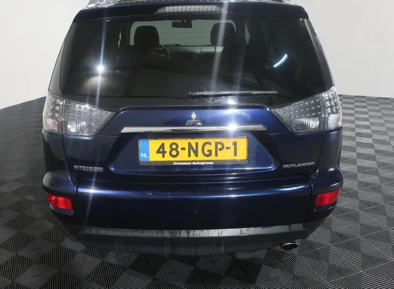 Mitsubishi Outlander 2.0 Intro Edition, снимка 5 - Автомобили и джипове - 49232312