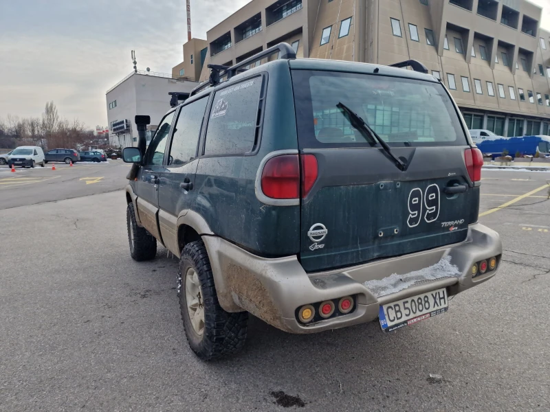 Nissan Terrano 3.0, снимка 8 - Автомобили и джипове - 49236624