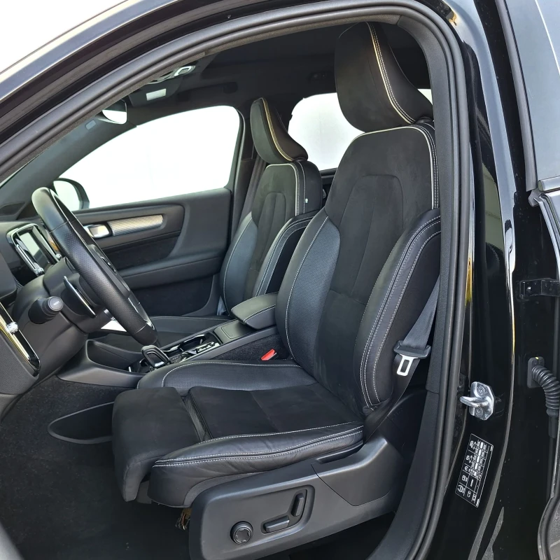 Volvo XC40 R- Design 190kc 4x4 ПЪЛНА СЕРВИЗНА ИСТОРИЯ , снимка 9 - Автомобили и джипове - 51396792