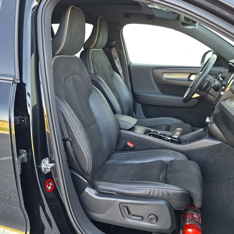 Volvo XC40 R- Design 190kc 4x4 ПЪЛНА СЕРВИЗНА ИСТОРИЯ , снимка 10 - Автомобили и джипове - 51396792