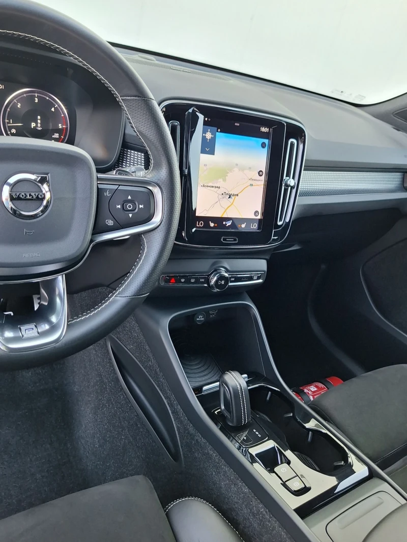 Volvo XC40 R- Design 190kc 4x4 ПЪЛНА СЕРВИЗНА ИСТОРИЯ , снимка 13 - Автомобили и джипове - 51396792