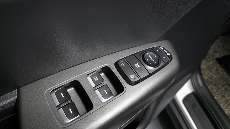 Kia Sportage 2.0 2WD PRESTIGE , снимка 13 - Автомобили и джипове - 52463599