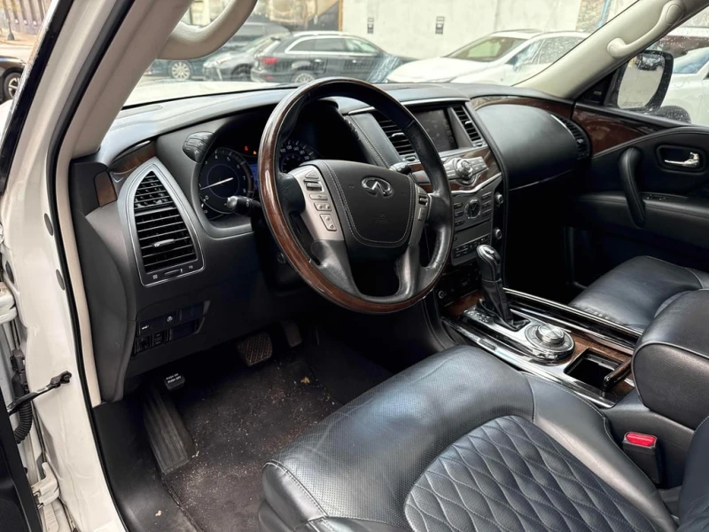 Infiniti QX80 * LUXE 7 Passenger * CARFAX * БЕЗ ПЪРВОНАЧАЛНА ВНО, снимка 5 - Автомобили и джипове - 52630048