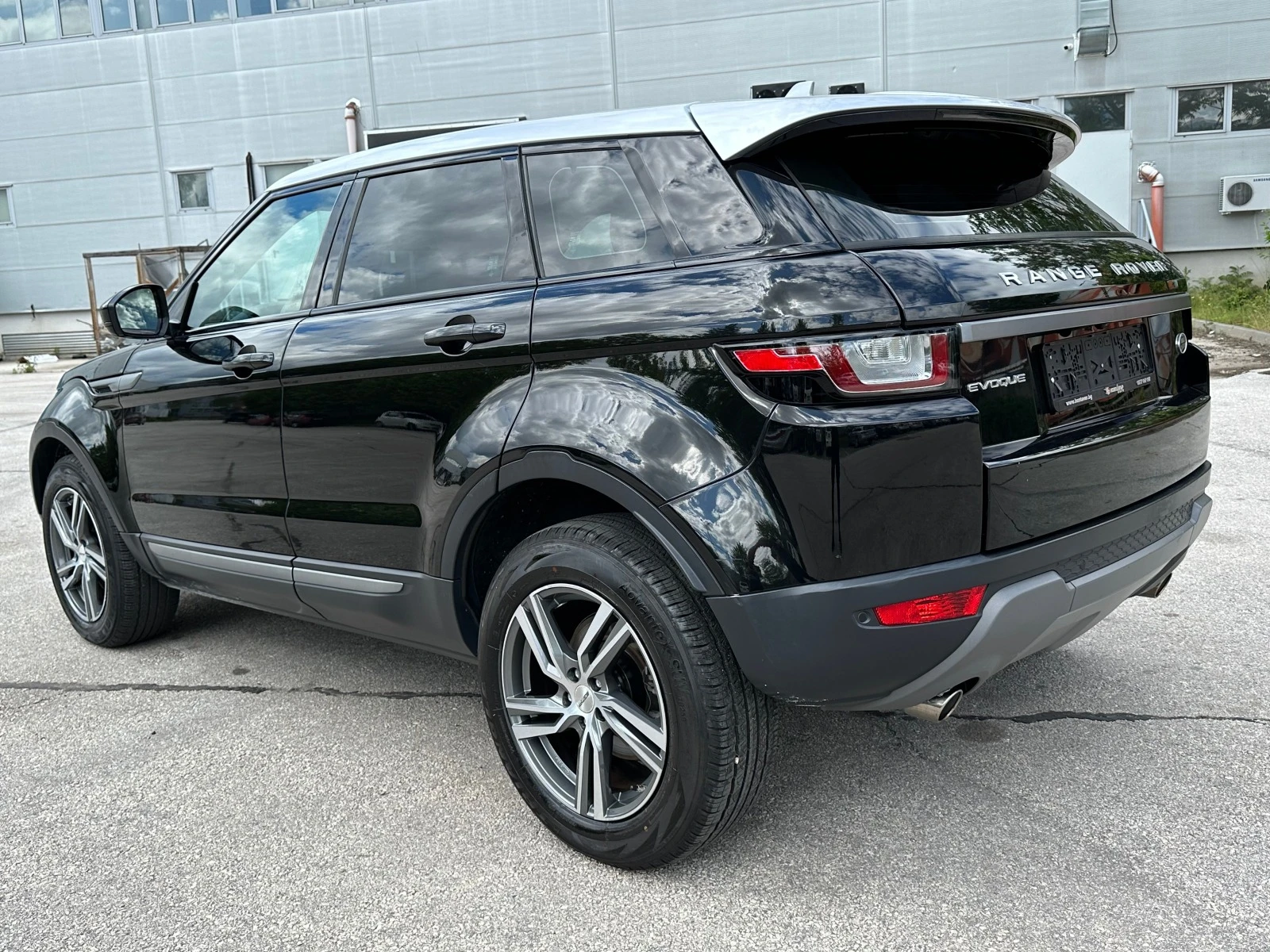 Land Rover Evoque Фейслифт/Автомат/Всички екстри/Гарантирани км - изображение 3