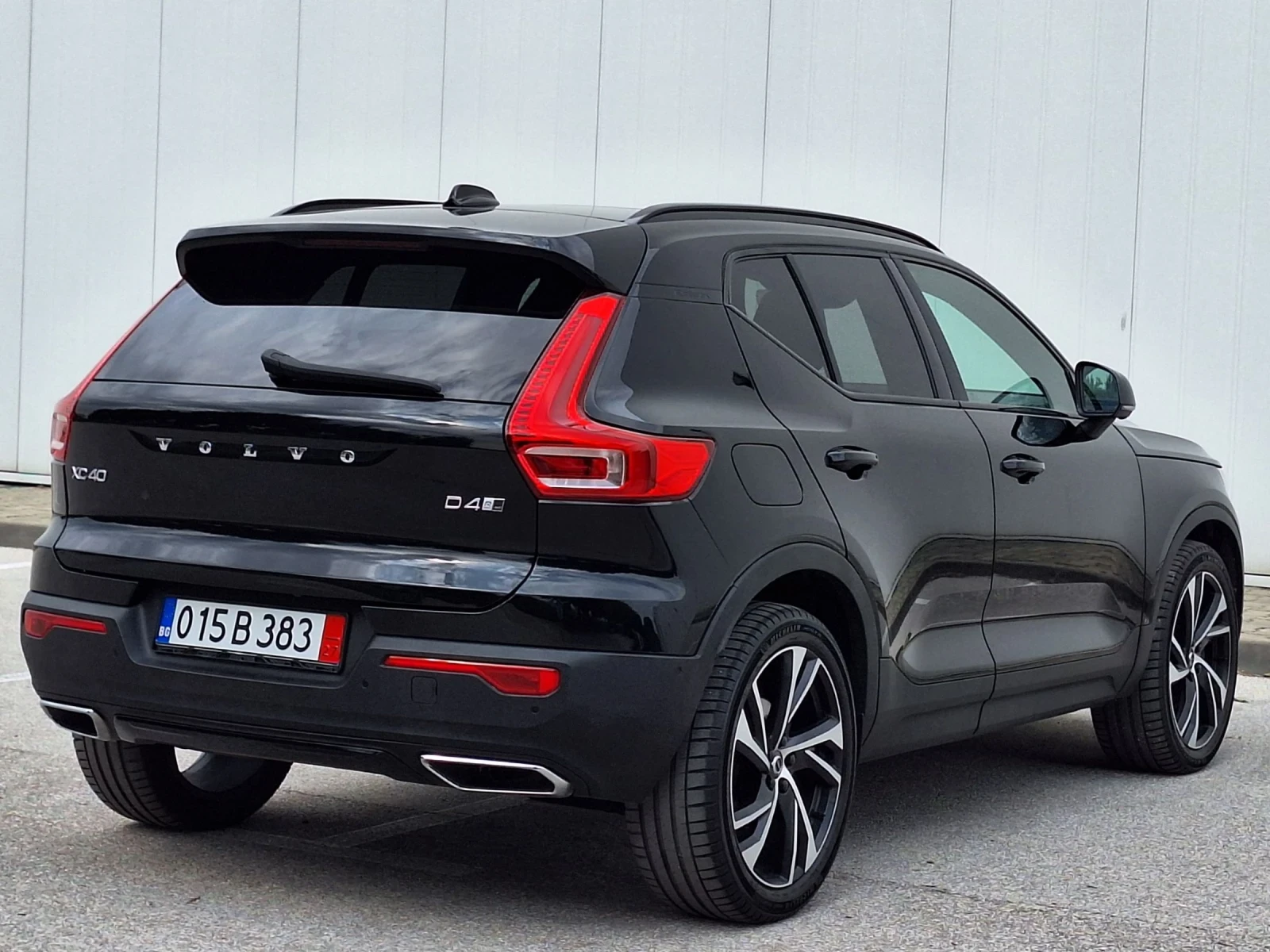 Volvo XC40 R- Design 190kc 4x4 ПЪЛНА СЕРВИЗНА ИСТОРИЯ  - изображение 5