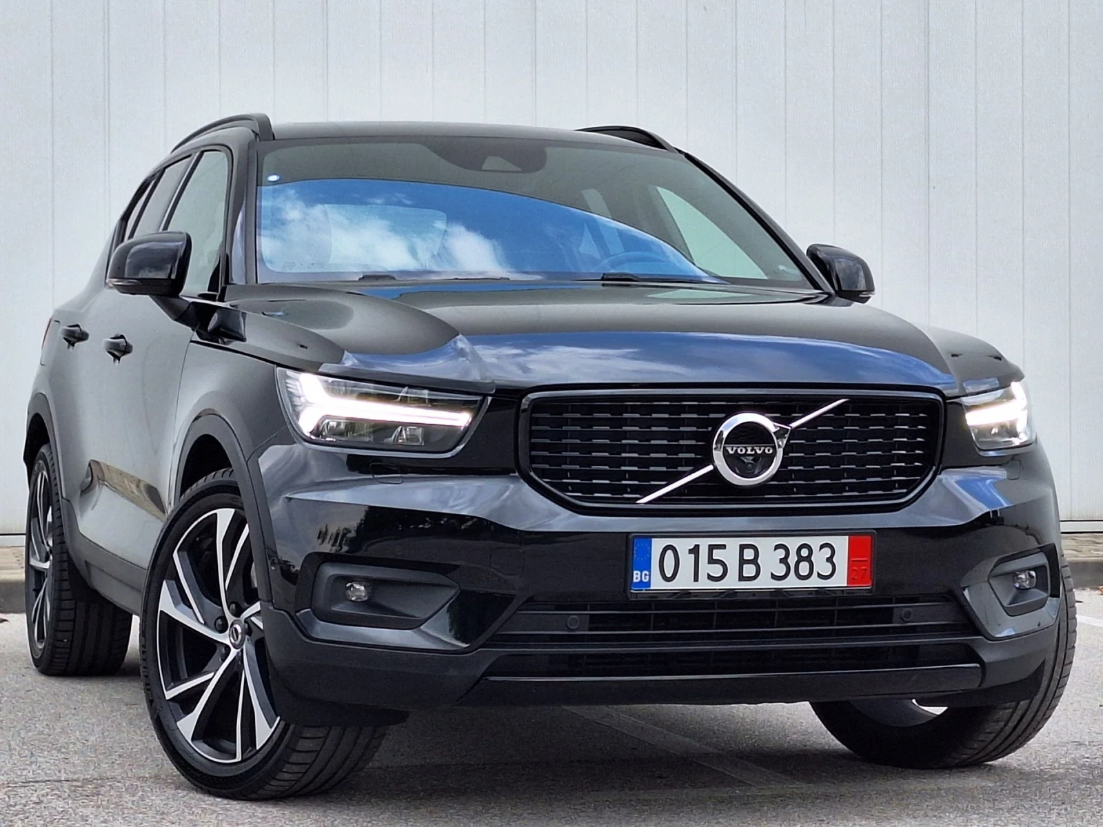 Volvo XC40 R- Design 190kc 4x4 ПЪЛНА СЕРВИЗНА ИСТОРИЯ  - изображение 2