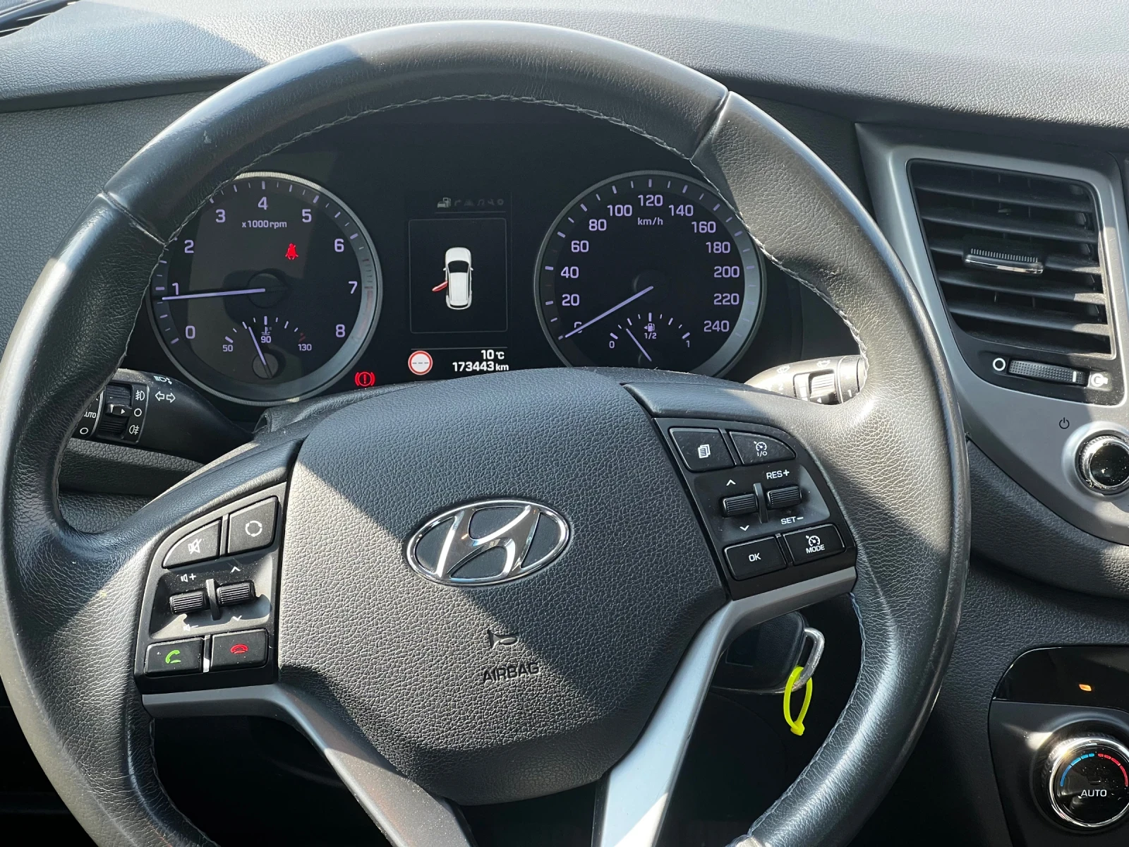 Hyundai Tucson 1.6GDI, снимка 11 - Автомобили и джипове - 53983179